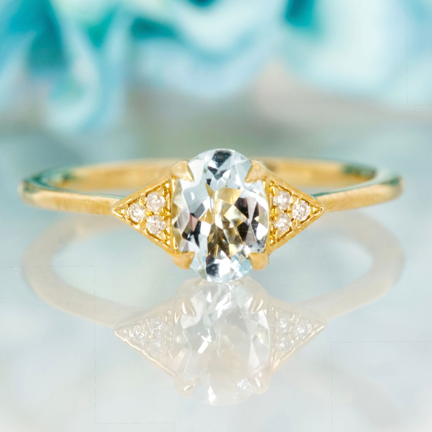 9ct Yellow Gold Oval Cut Aquamarine & Round Brilliant Cut Diamond Trefoil Ring