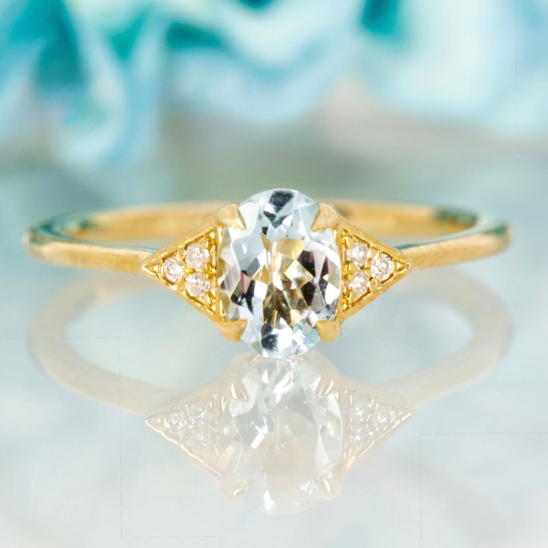 9ct Yellow Gold Oval Cut Aquamarine & Round Brilliant Cut Diamond Trefoil Ring