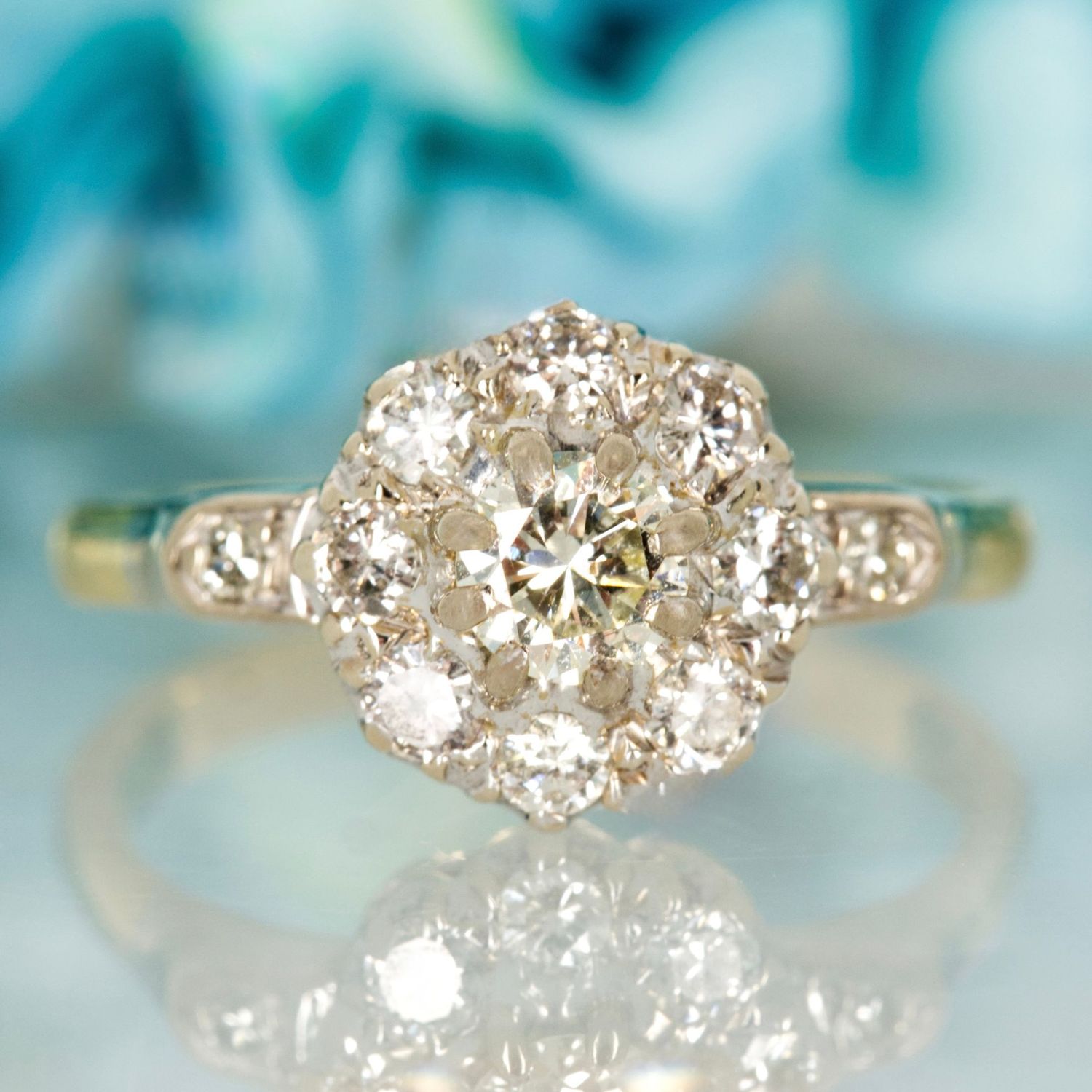 Pre-Loved 18ct Yellow Gold Round Cut Diamond Cluster Ring