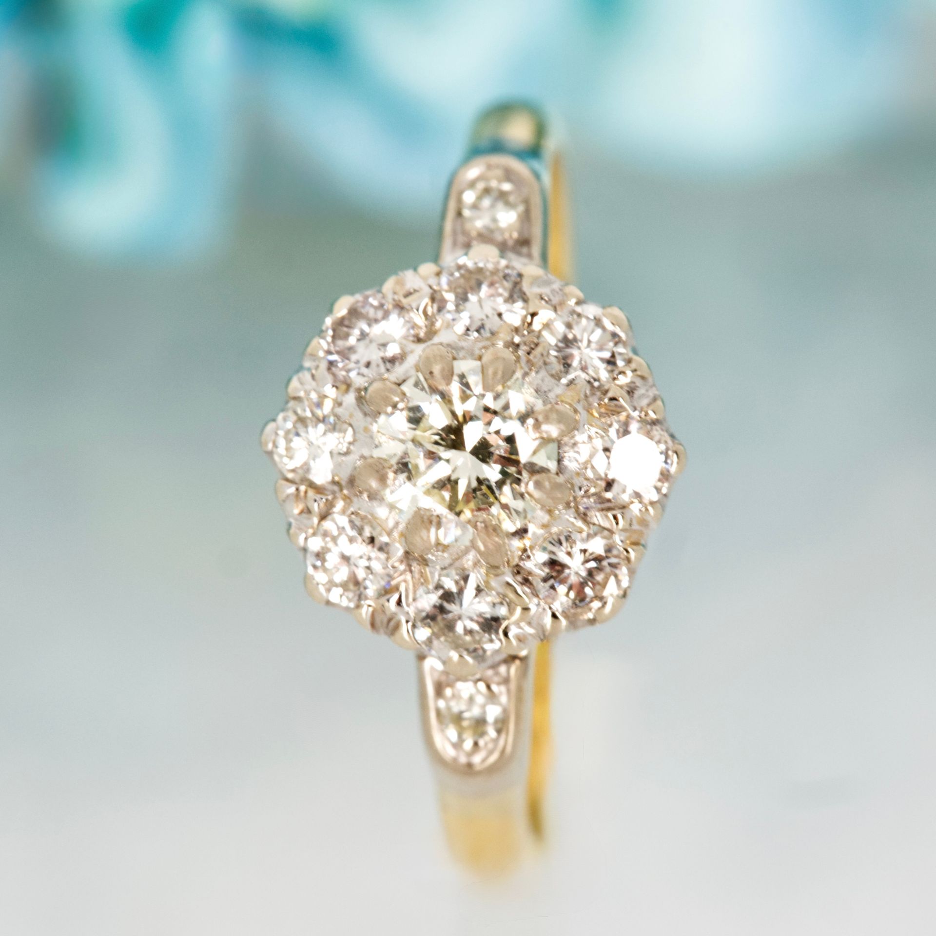 Pre-Loved 18ct Yellow Gold Round Cut Diamond Cluster Ring