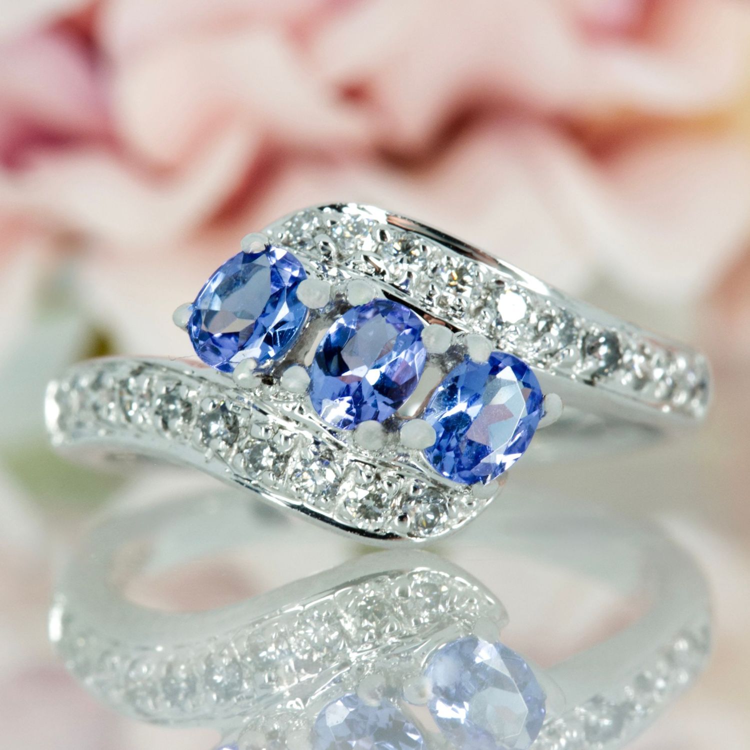 Pre-Loved 18ct White Gold Oval Cut Tanzanite & Round Brilliant Cut Diamond Twist Ring