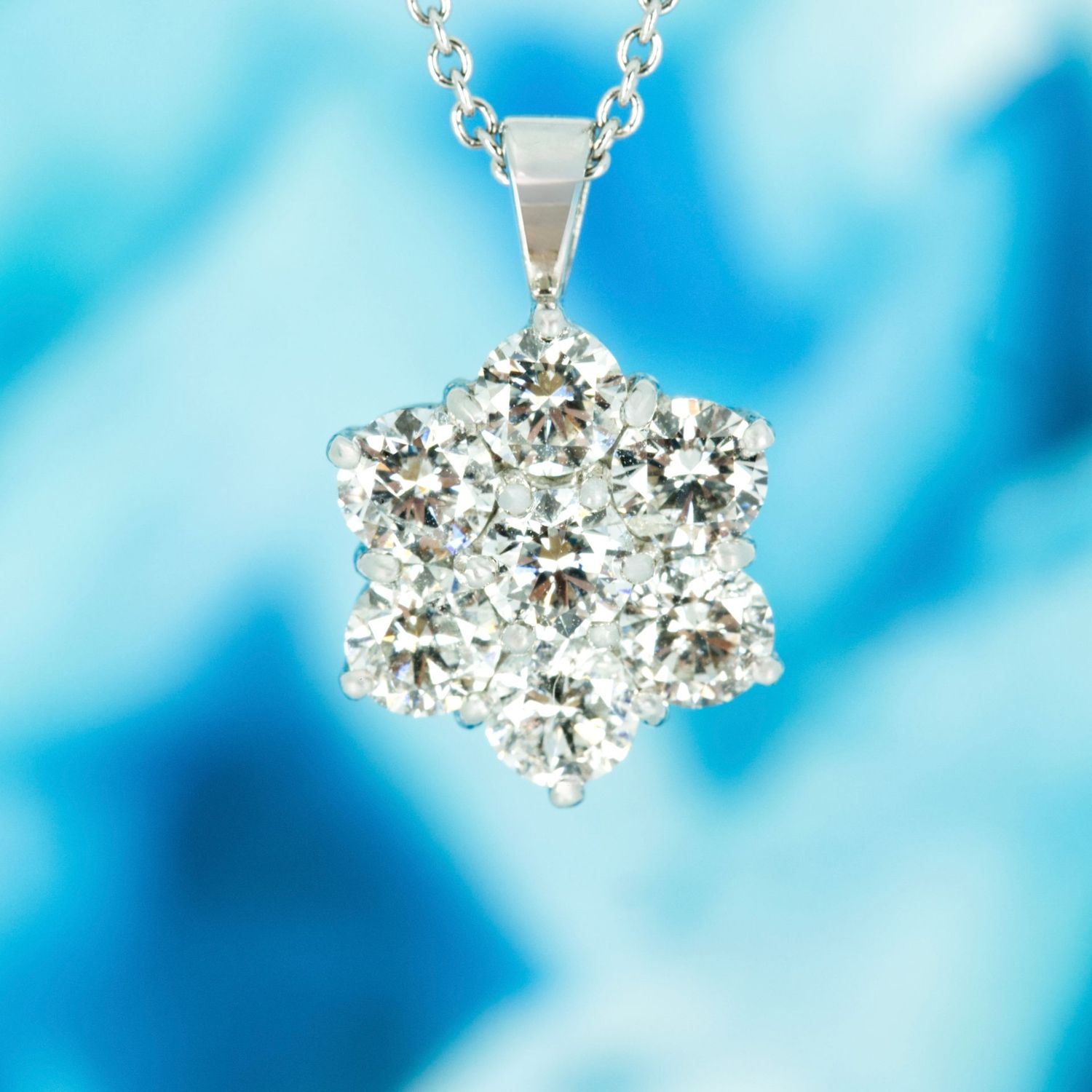 18ct White Gold 1.50ct Round Brilliant Cut Diamond 7-Stone Cluster Pendant & Chain