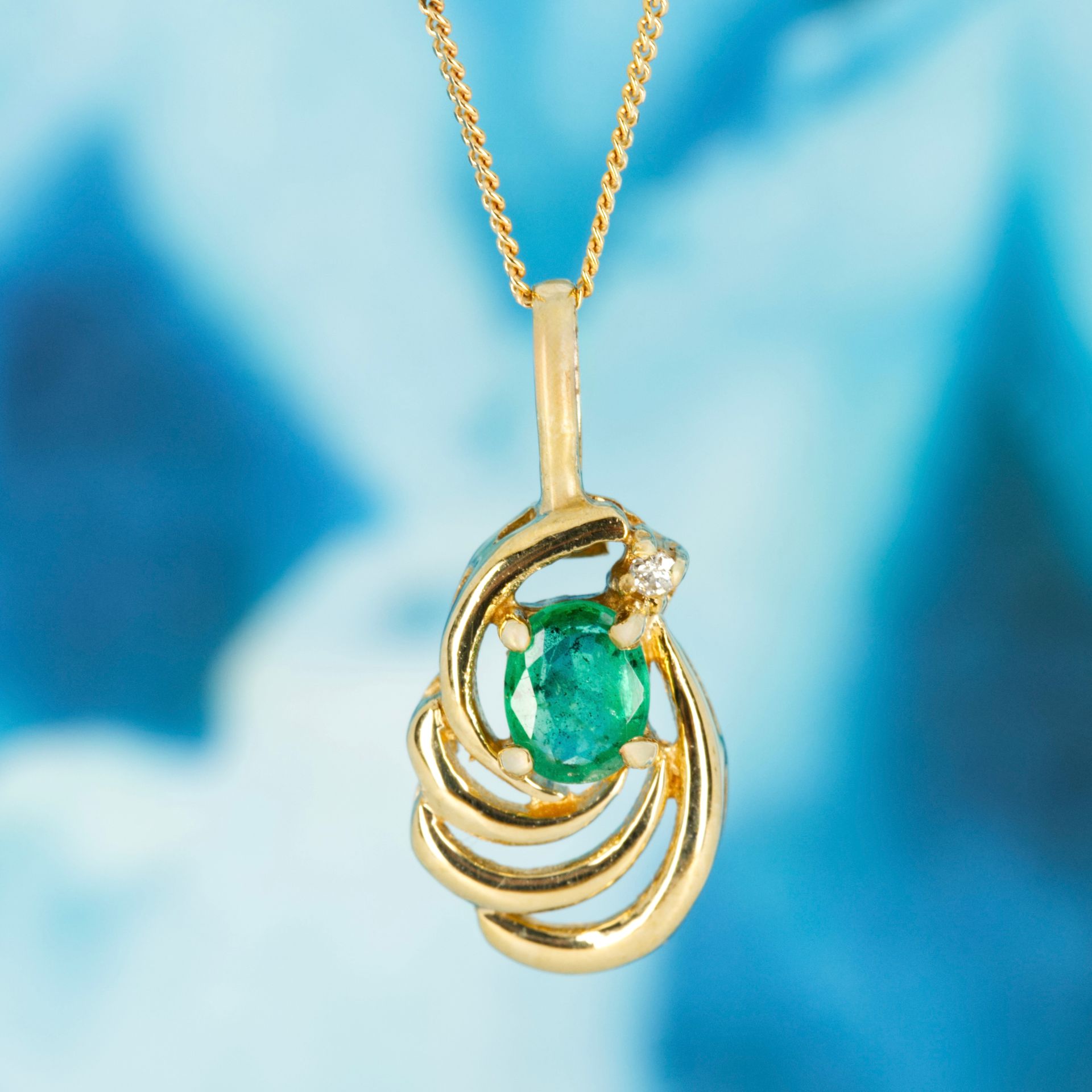 Pre-Loved 9ct Yellow Gold Oval Cut Emerald & Round Brilliant Cut Diamond Pendant & Chain