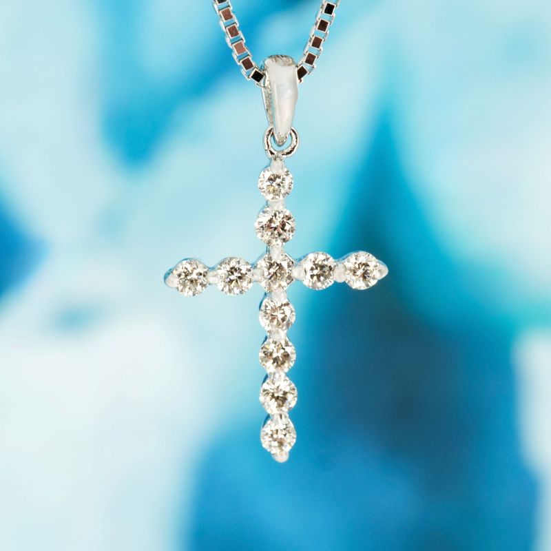 18ct White Gold 0.30ct Round Brilliant Cut Diamond Cross Pendant & Chain