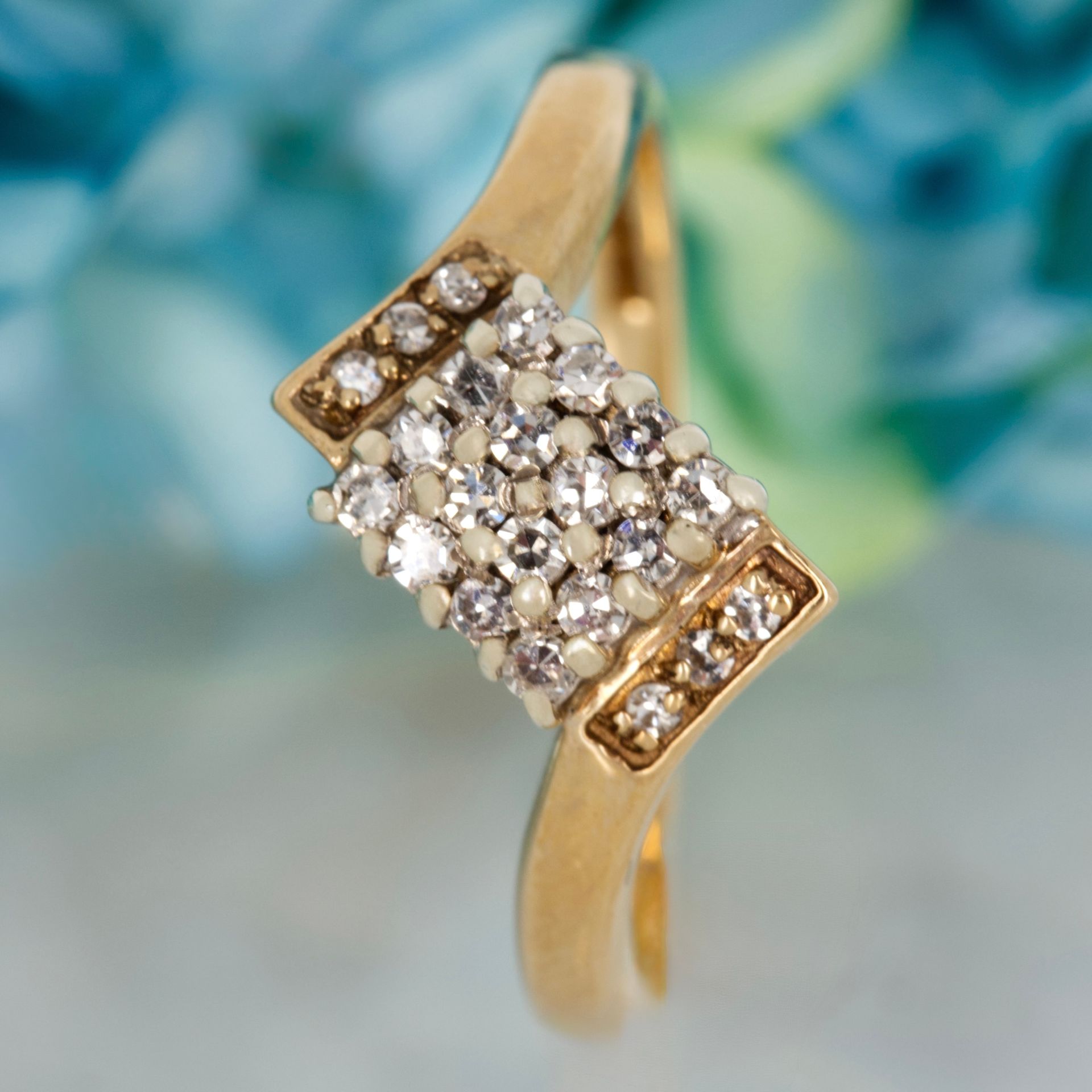 Pre-Loved 9ct Yellow Gold Round Brilliant Cut Diamond Square Crossover Cluster Ring