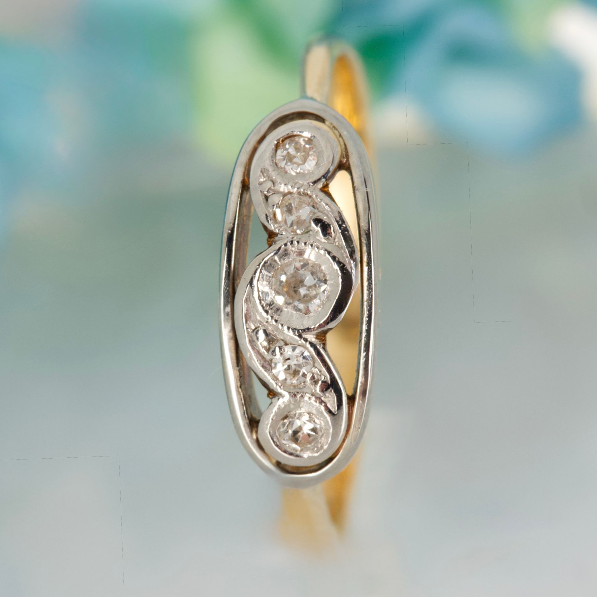 Pre-Loved 14ct Yellow Gold Round Cut Diamond Oblong Five Stone Ring