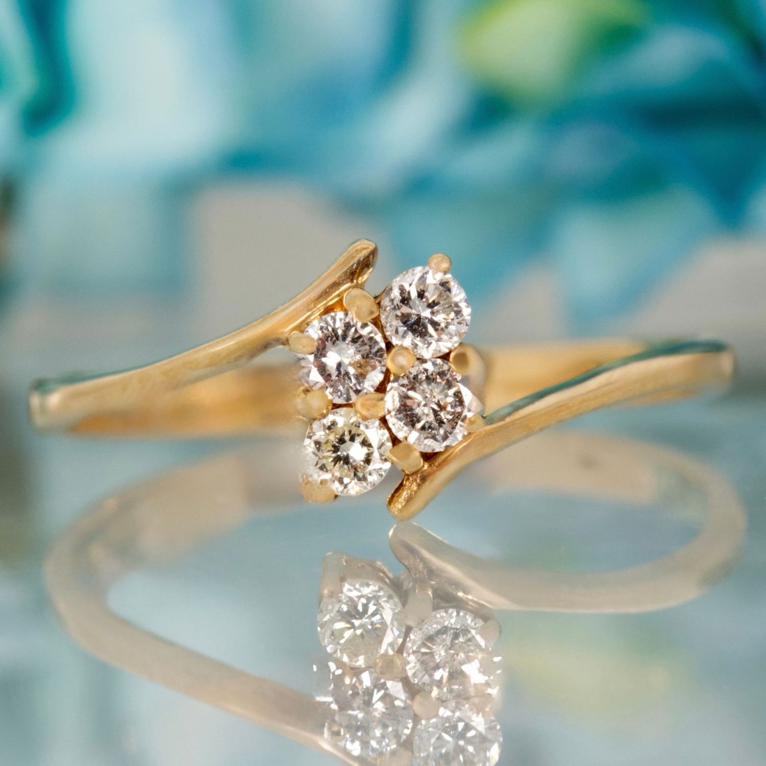 Pre-Loved 14ct Yellow Gold 4-Round Brilliant Cut Diamond Crossover Ring
