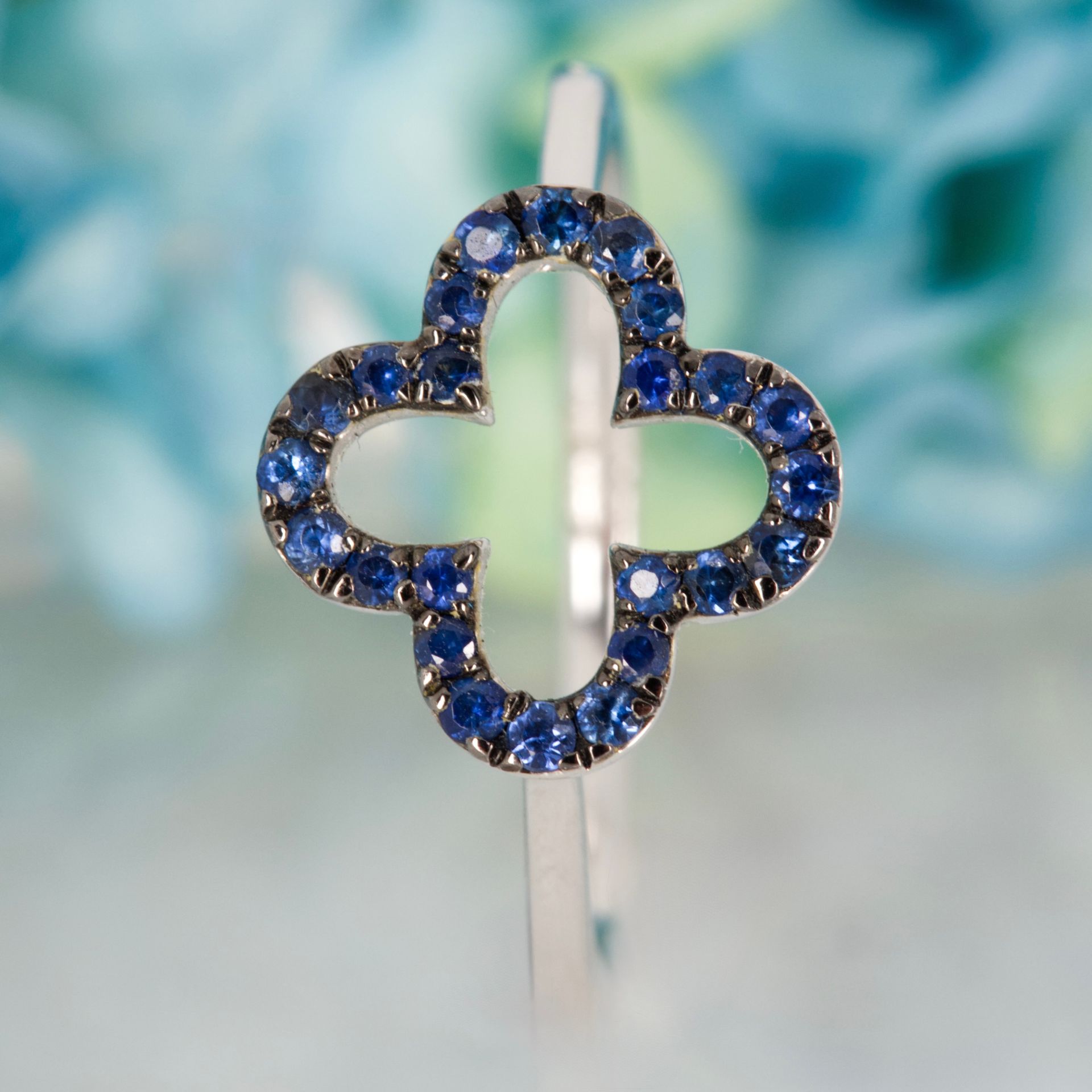 18ct White Gold Claw Set Round Cut Sapphire Openwork Clover Cluster Ring