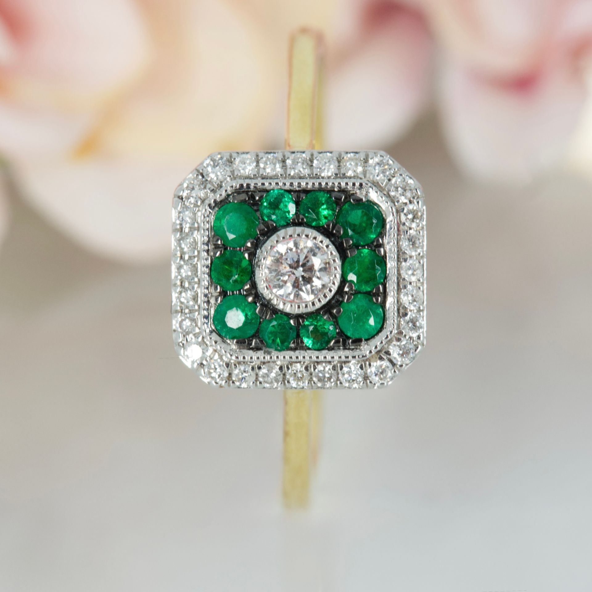 18ct Yellow Gold Round Cut Emerald & Round Brilliant Cut Diamond Square Cluster Ring