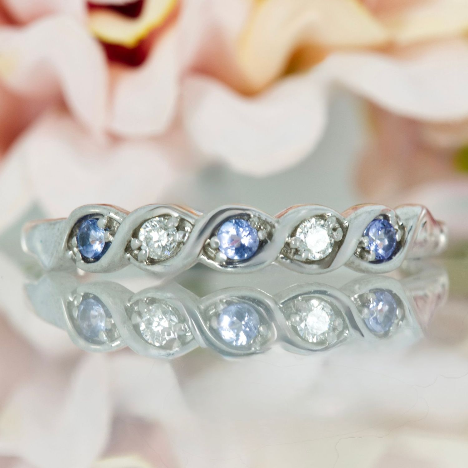 Pre-Loved 18ct White Gold Round Cut Tanzanite & Round Brilliant Cut Diamond Five Stone Ring