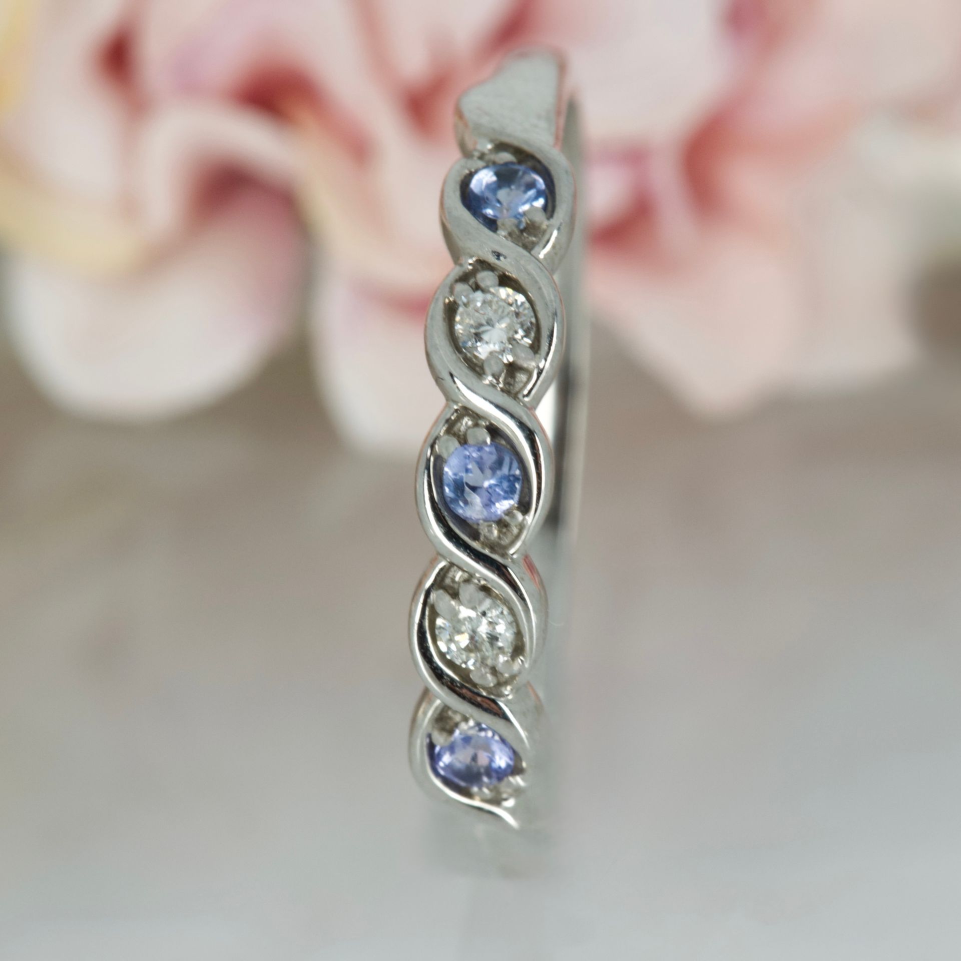 Pre-Loved 18ct White Gold Round Cut Tanzanite & Round Brilliant Cut Diamond Five Stone Ring