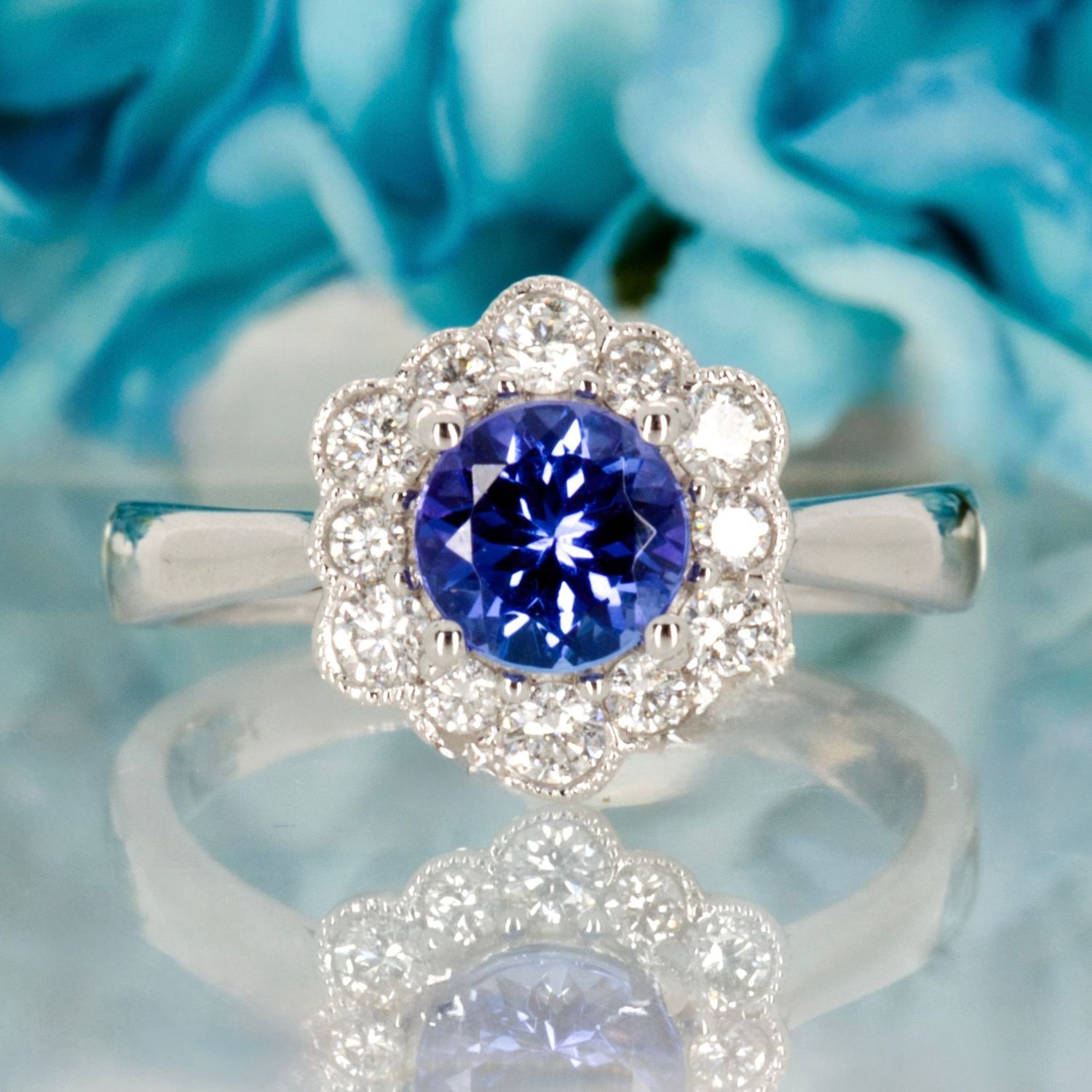 18ct White Gold Round Cut Tanzanite & Round Brilliant Cut Diamond Cluster Ring