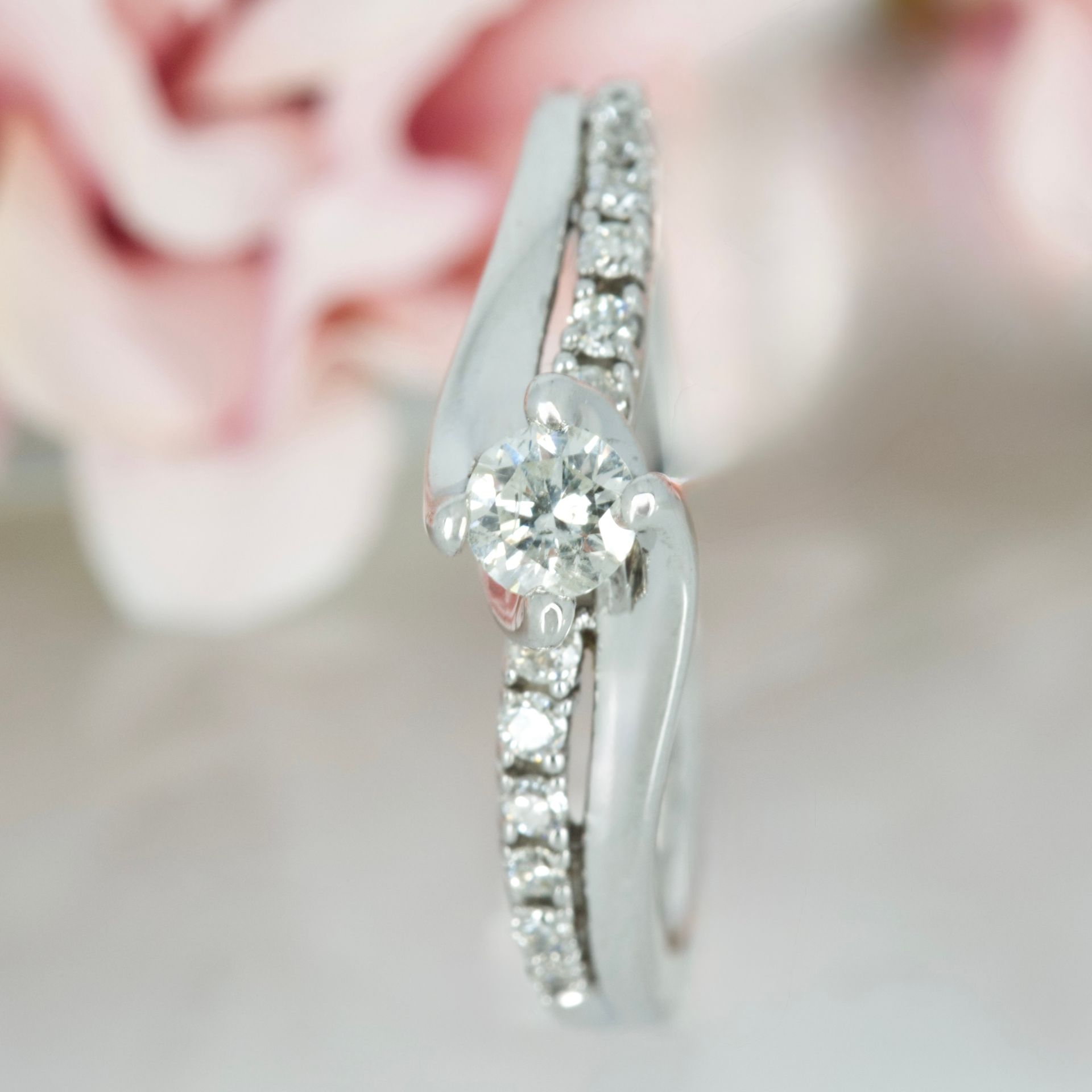 Pre-Loved 18ct White Gold Round Brilliant Cut Diamond Solitaire Ring with Diamond Set Twisted Shoulders