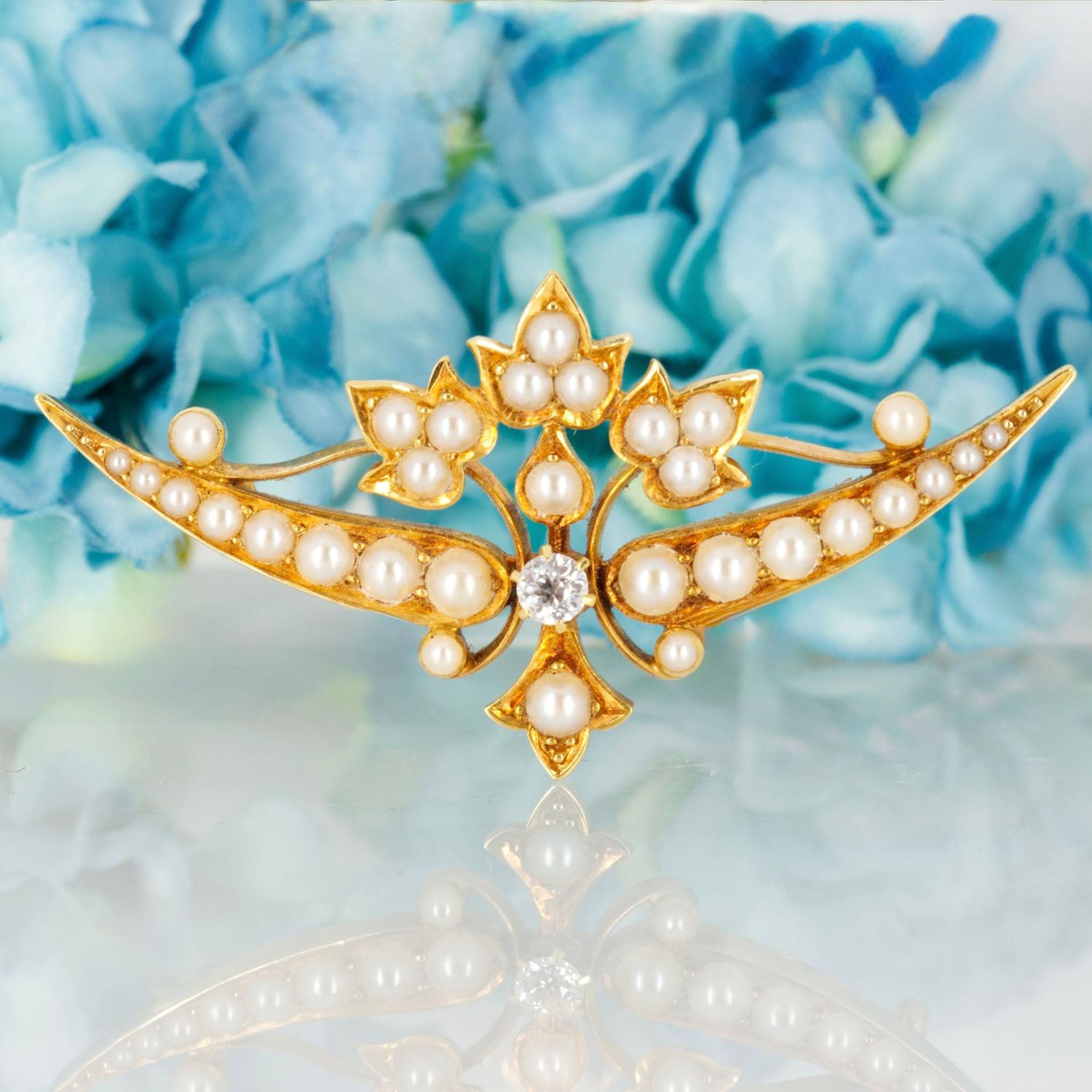 Pre-Loved 9ct Yellow Gold Pearl & Round Brilliant Cut Diamond Brooch