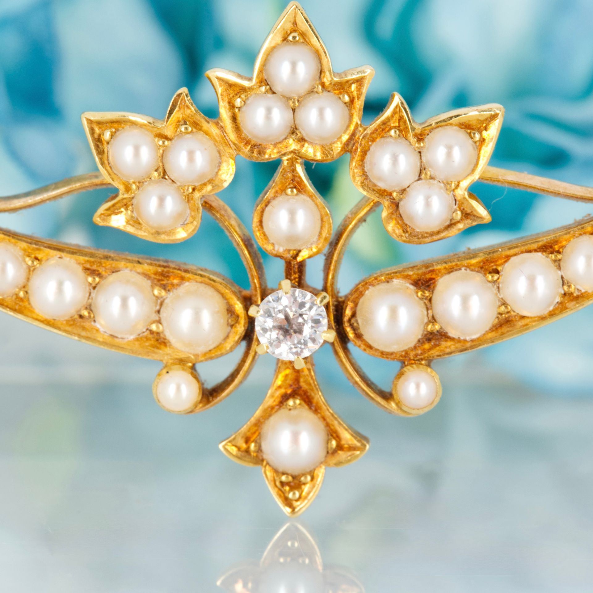 Pre-Loved 9ct Yellow Gold Pearl & Round Brilliant Cut Diamond Brooch