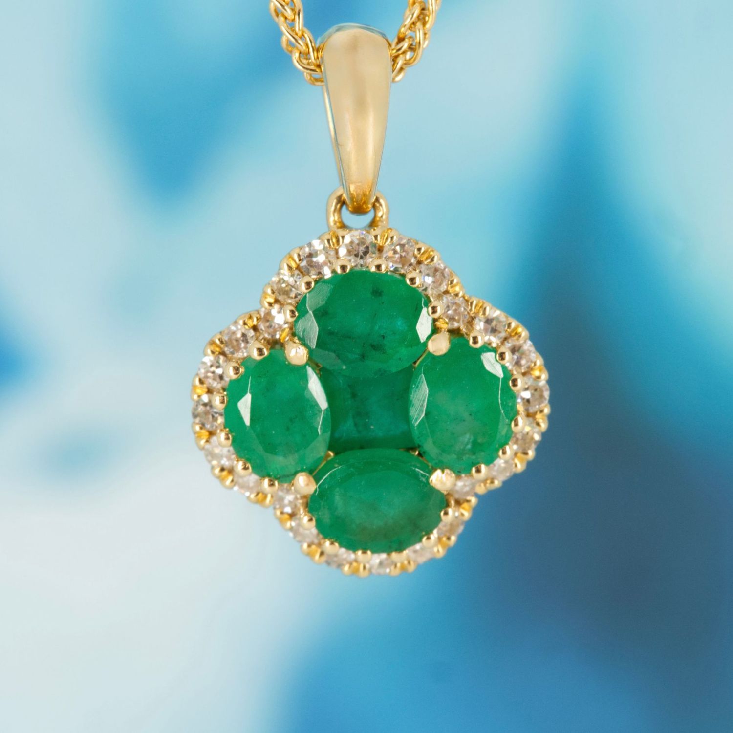 Pre-Loved 18ct Yellow Gold Oval Cut Emerald & Round Brilliant Cut Diamond Clover Pendant & Chain