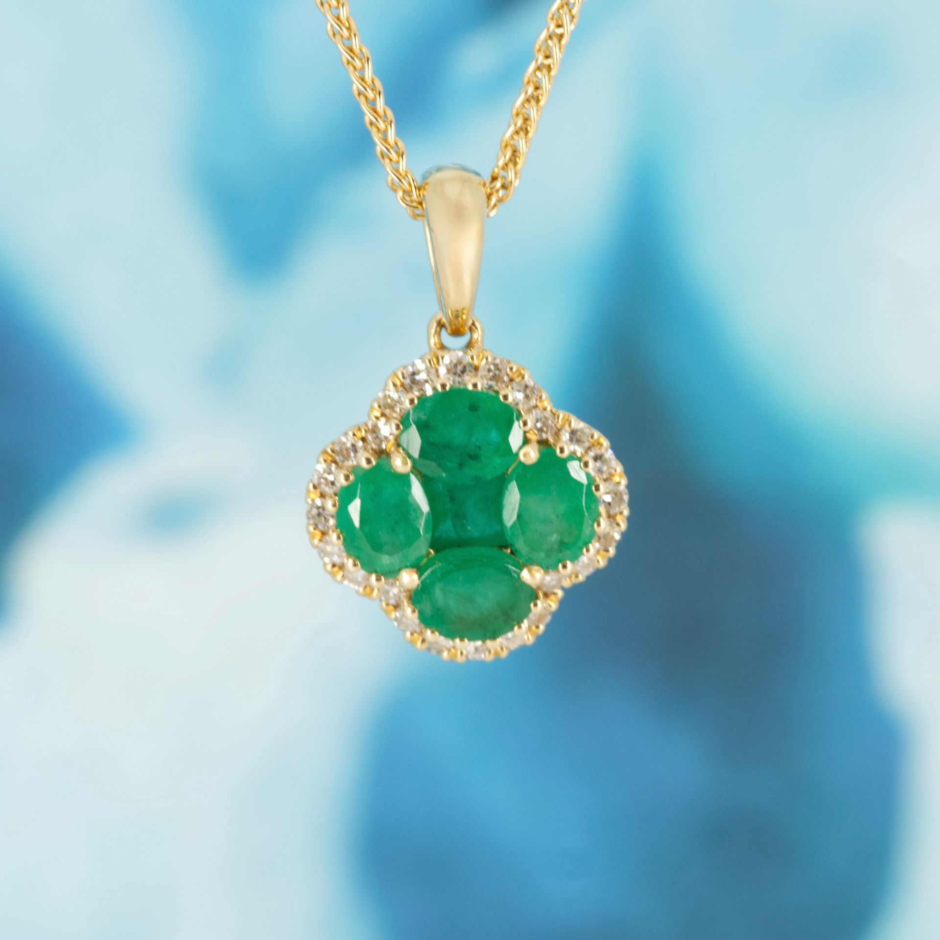 Pre-Loved 18ct Yellow Gold Oval Cut Emerald & Round Brilliant Cut Diamond Clover Pendant & Chain