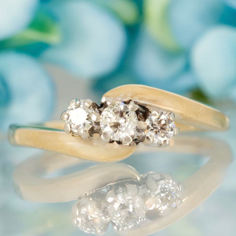 Pre-Loved 9ct Yellow Gold 0.25ct Round Brilliant Cut Diamond Trilogy Crossover Ring