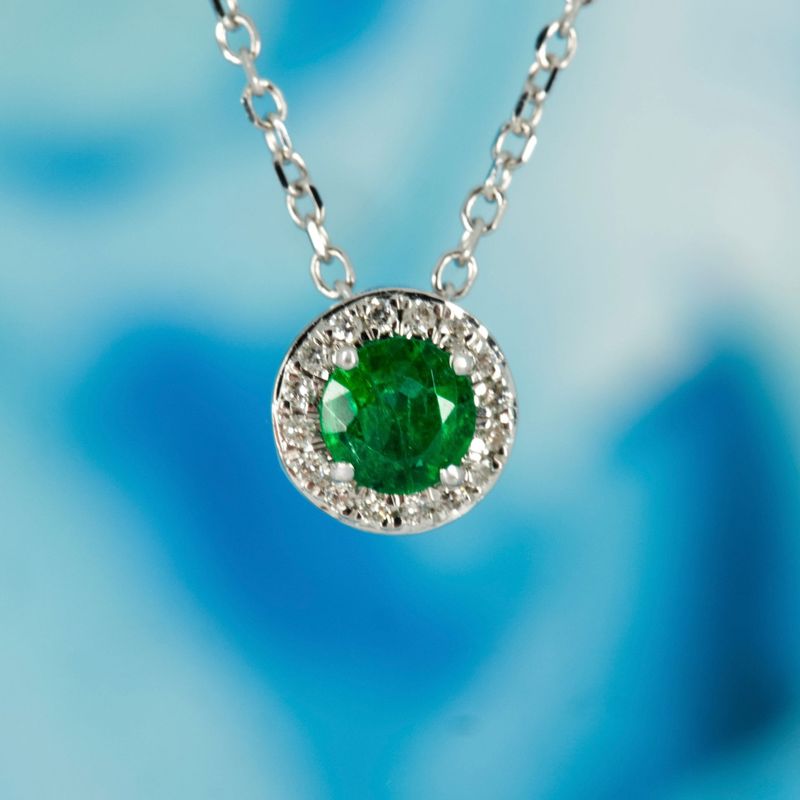 9ct White Gold Round Cut Emerald & Round Brilliant Cut Diamond Halo Cluster Pendant & Chain