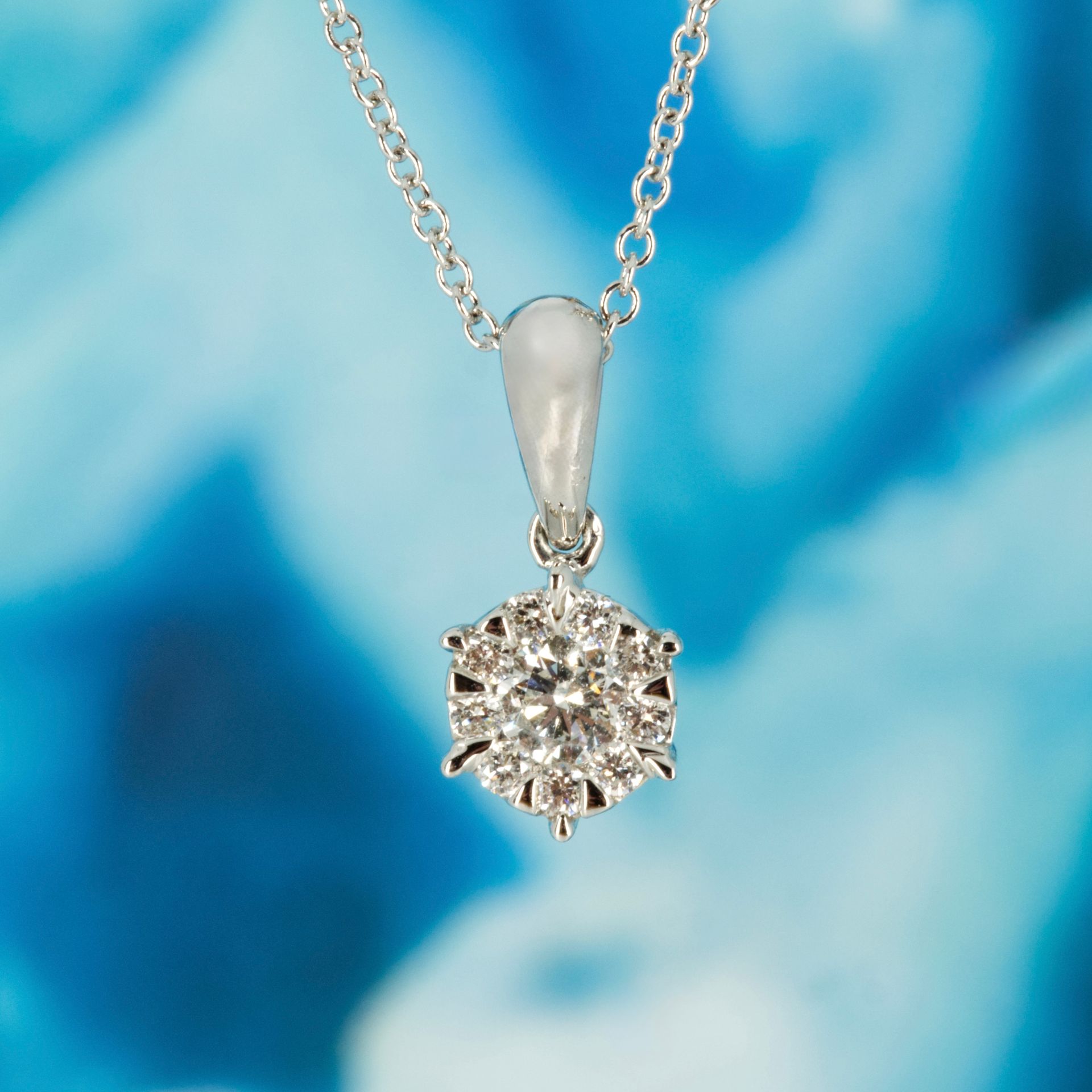 18ct White Gold 0.20ct Round Brilliant Cut Diamond Cluster Pendant & Chain