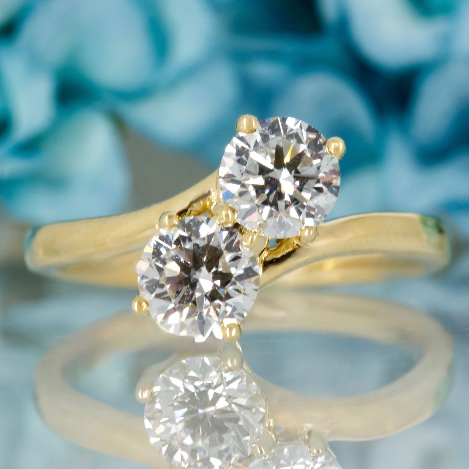 18ct Yellow Gold 1.40ct Round Brilliant Cut Lab Grown Diamond Crossover Ring