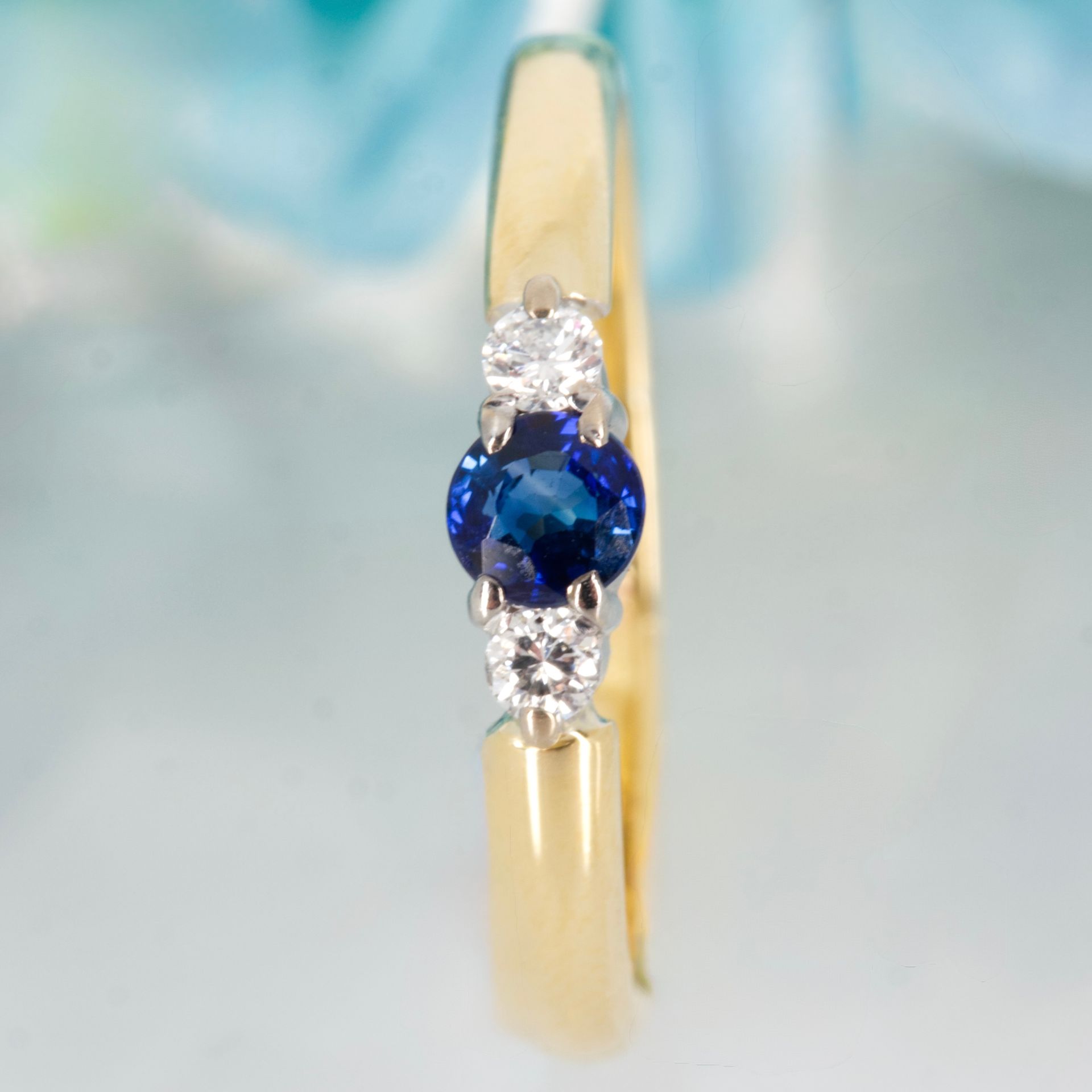 Pre-Loved 18ct Yellow Gold Round Cut Sapphire & Round Brilliant Cut Diamond Trilogy Ring