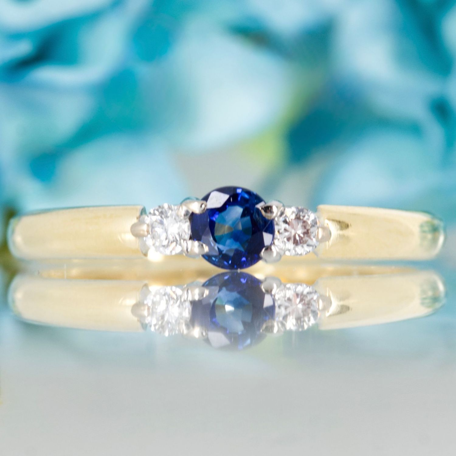 Pre-Loved 18ct Yellow Gold Round Cut Sapphire & Round Brilliant Cut Diamond Trilogy Ring