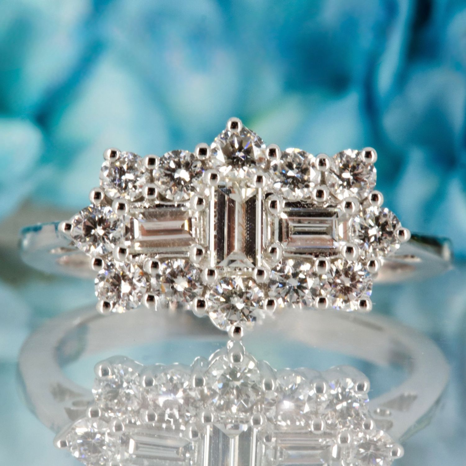 18ct White Gold 1.00ct Round Brilliant & Baguette Cut Diamond Cluster Ring