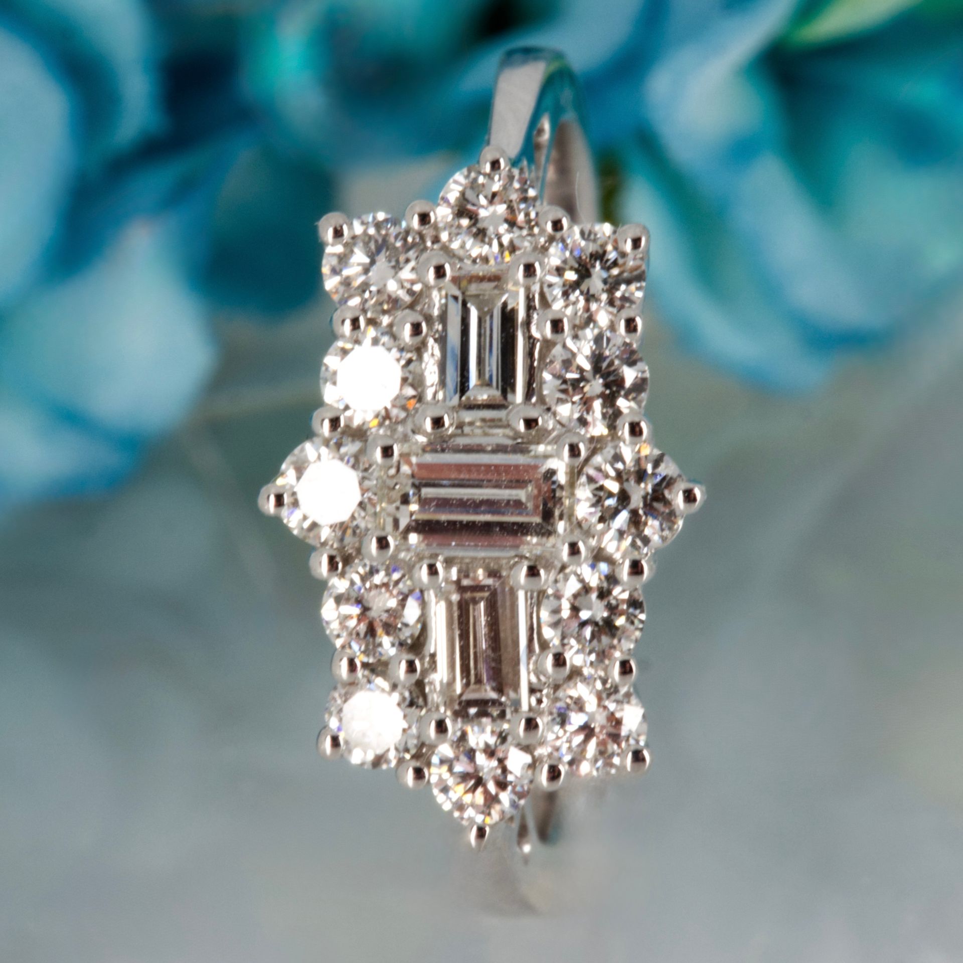 18ct White Gold 1.00ct Round Brilliant & Baguette Cut Diamond Cluster Ring