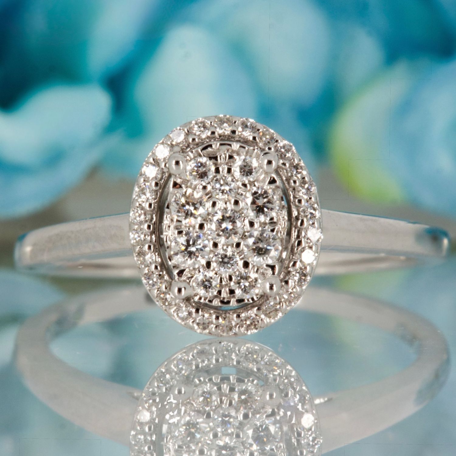 18ct White Gold 0.20ct Round Brilliant Cut Diamond Oval Cluster Ring