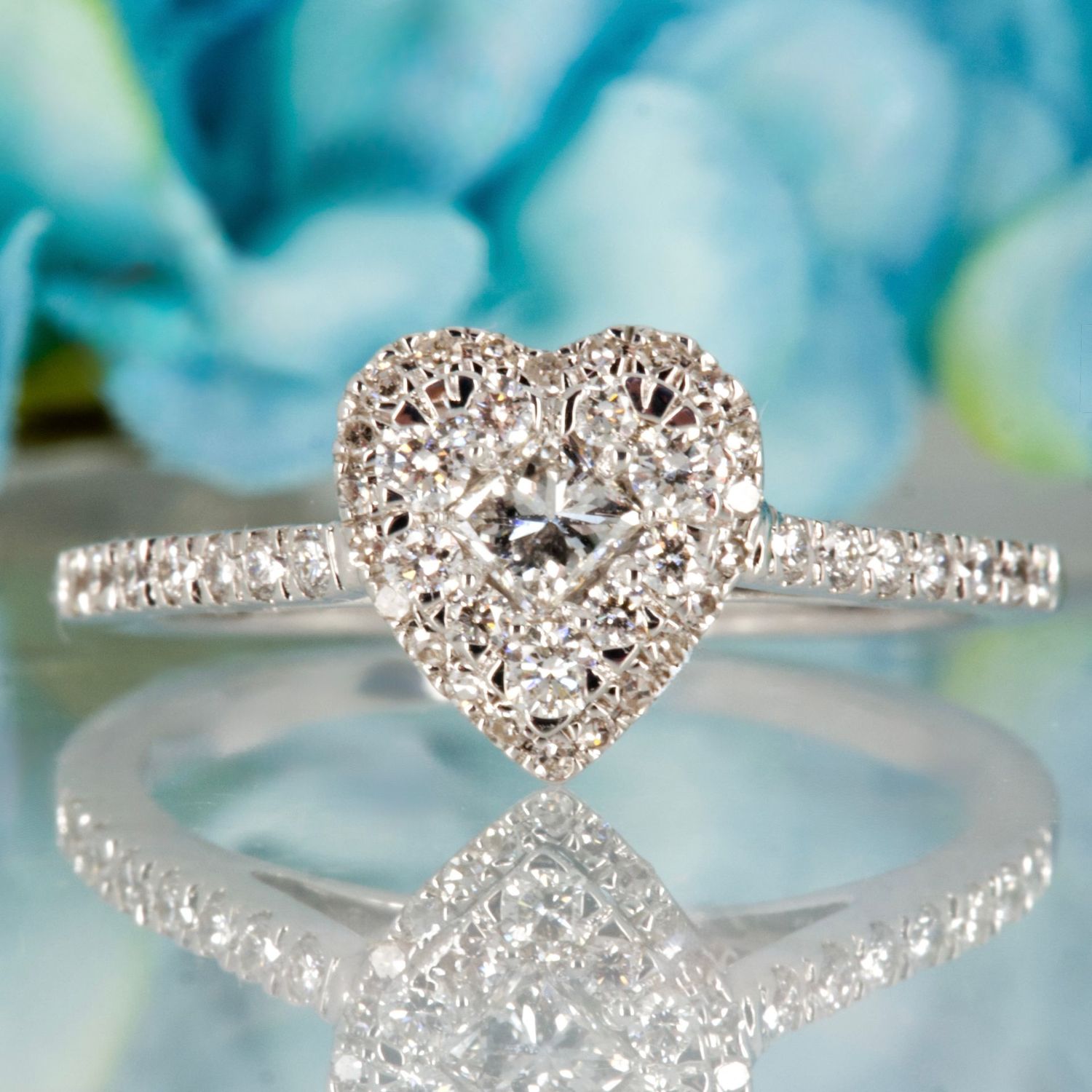 18ct White Gold 0.50ct Round Brilliant & Cushion Cut Diamond Heart Shaped Cluster Ring