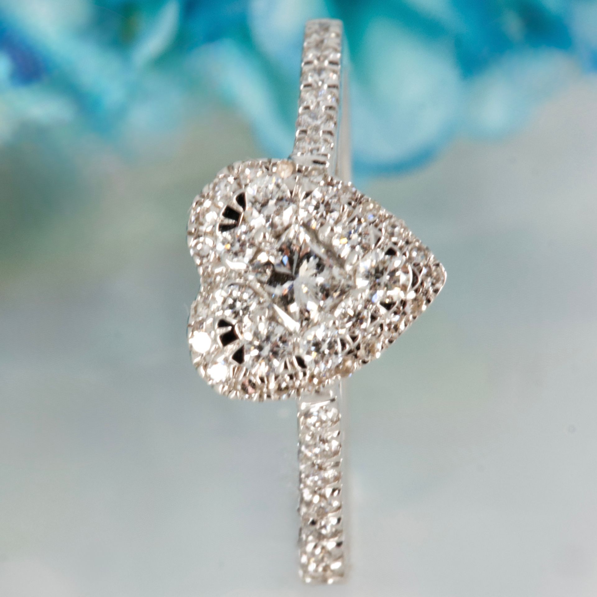 18ct White Gold 0.50ct Round Brilliant & Cushion Cut Diamond Heart Shaped Cluster Ring