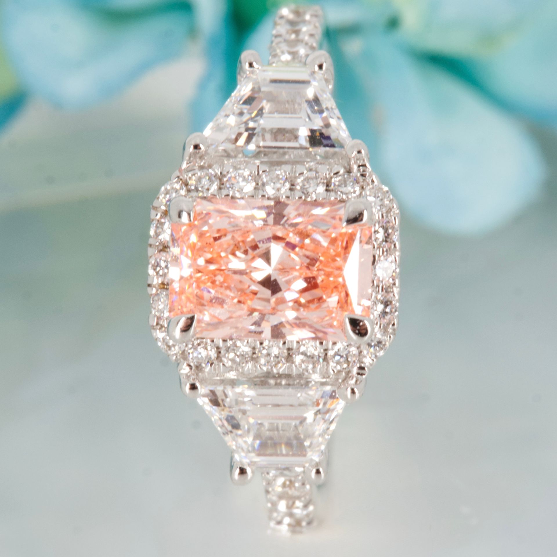 18ct White Gold Lab Grown Pink Diamond & Lab Grown Diamond Cluster Ring
