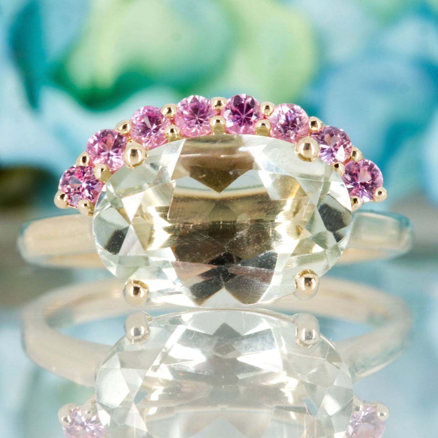 9ct Yellow Gold Oval Cut Green Amethyst & Round Cut Pink Sapphire Dress Ring 9ct Yellow Gold Oval Cut Green Amethyst & Round Cut Pink Sapphire Dress Ring