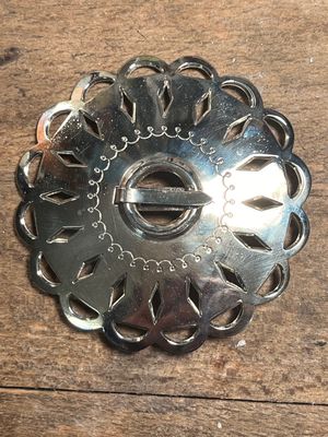BROOCHES