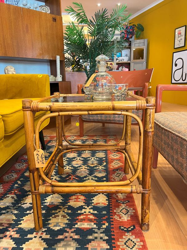 Vintage rotan tafel met rookglas