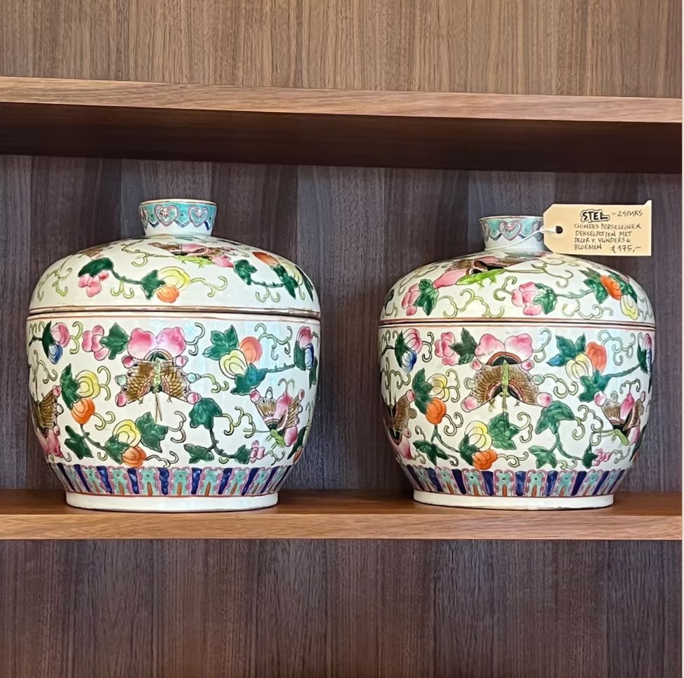 Stel Chinese dekselpotten