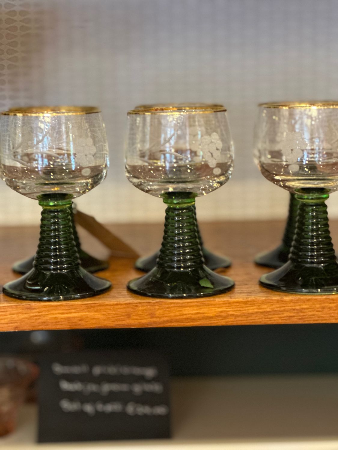 Wijnglas Römer met witte gravure en gouden rim