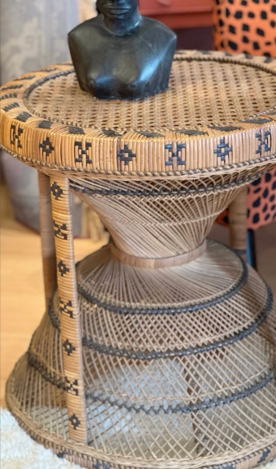 Vintage hourglass tafel van handgeweven riet en rotan, 1960.