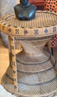 Vintage hourglass tafel van handgeweven riet en rotan, 1960.