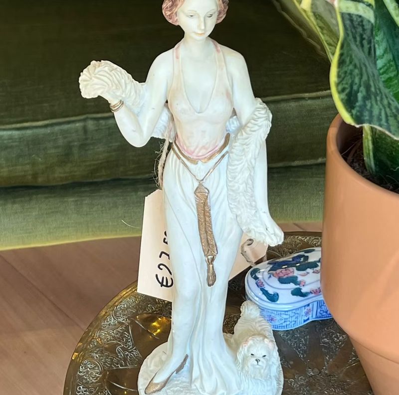 Art deco beeldje vrouw met hondje