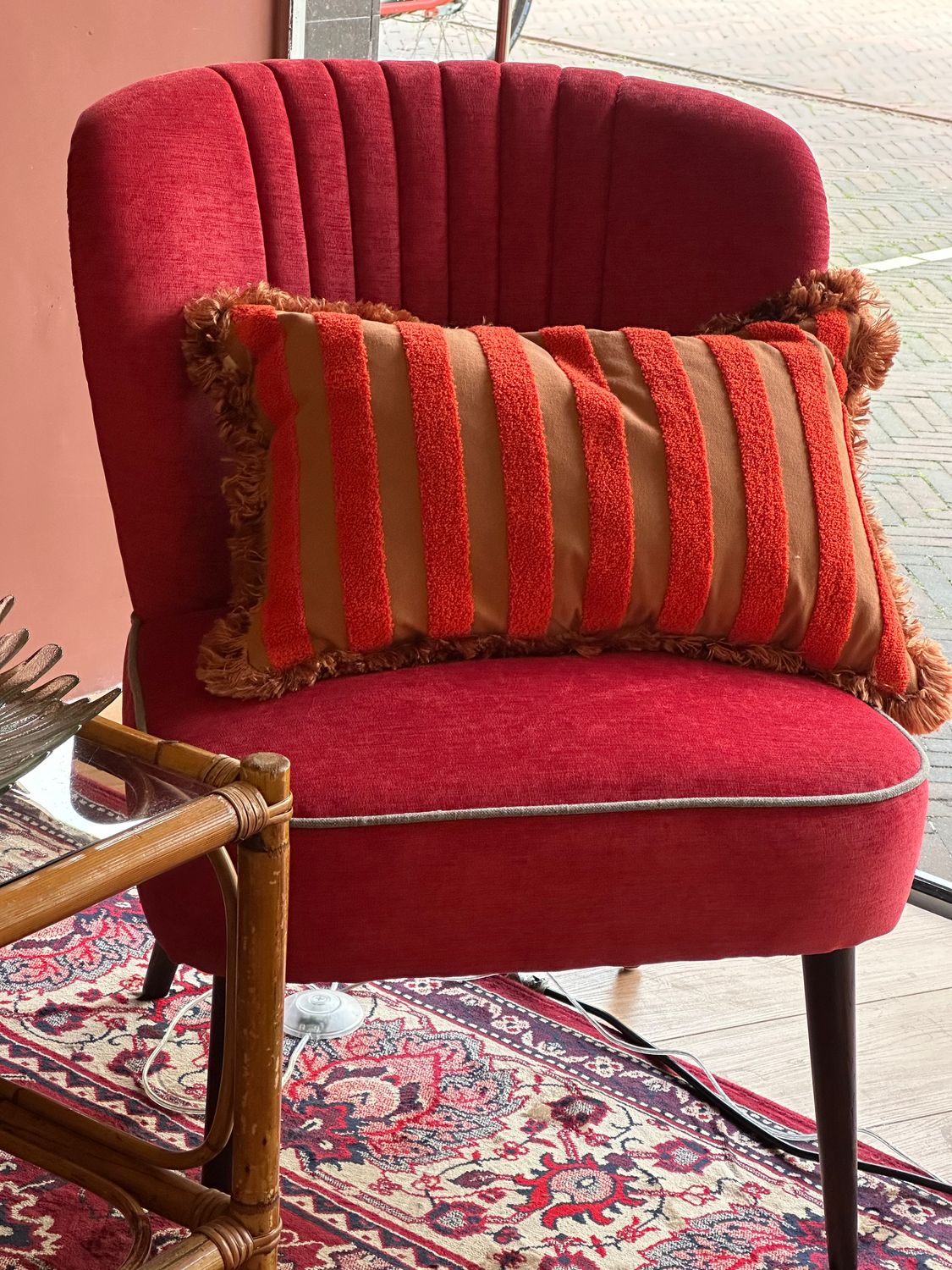 Cocktailstoeltje rood velours Dutchbone
