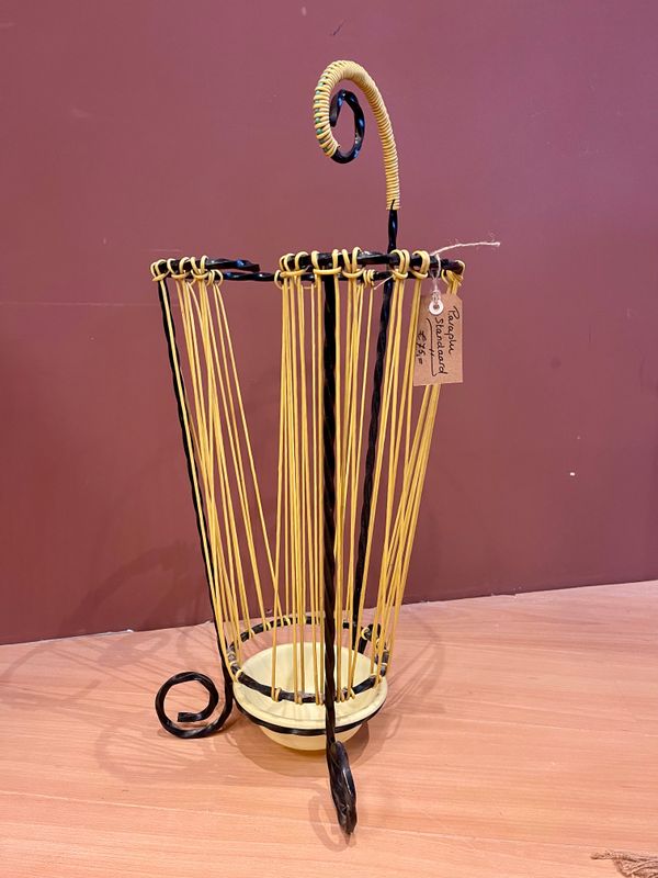 Vintage geel met zwarte paraplu standaard