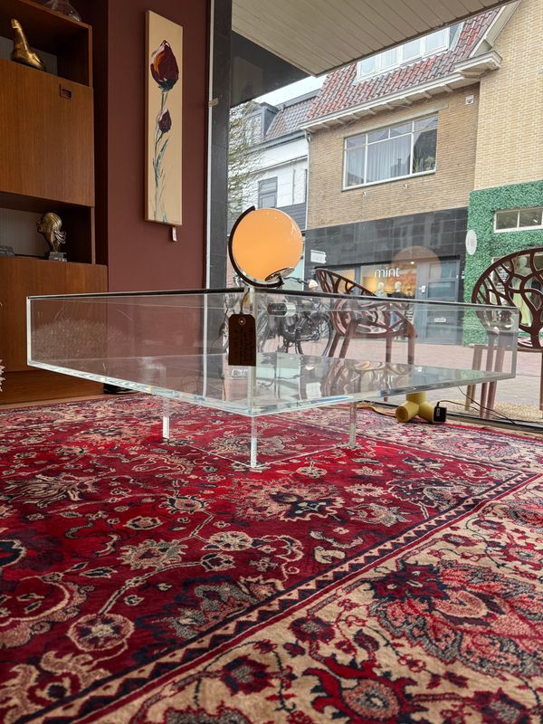 Plexiglazen salontafel met glazen blad