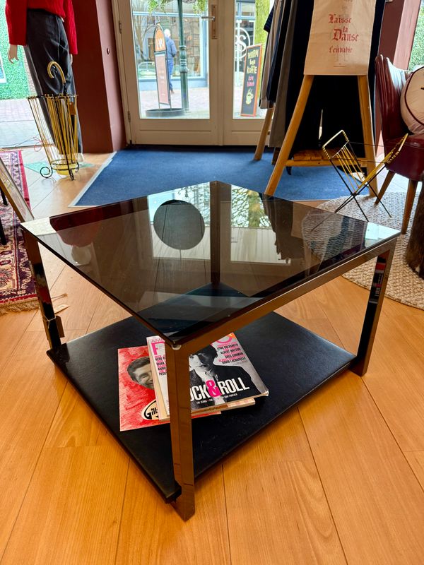 Salontafel met leren onderplaat en glazen bovenplaat