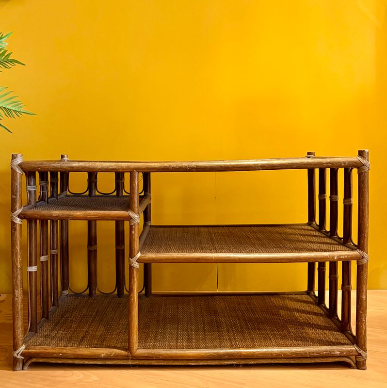 Vintage rotan en bamboe open kast/tv meubel