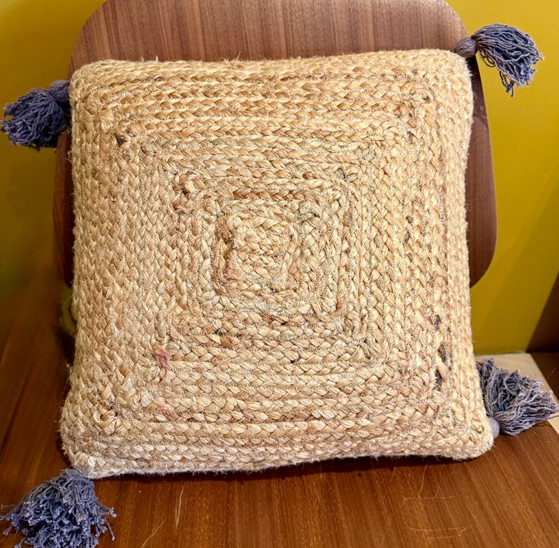 Jutte kussen met kwasten