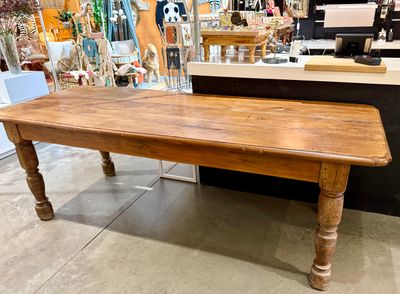 Eikenhouten tafel