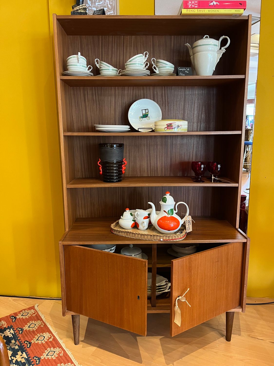 Bruine Vintage kast met deurtjes