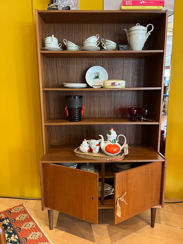 Bruine Vintage kast met deurtjes